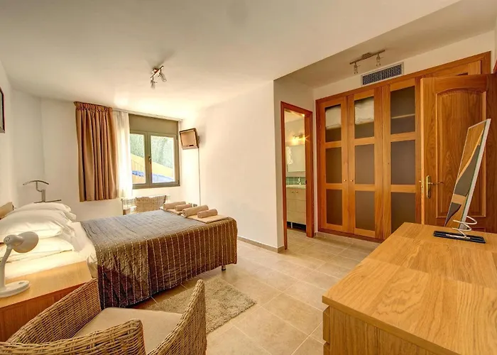 Villa Montgri 27 *