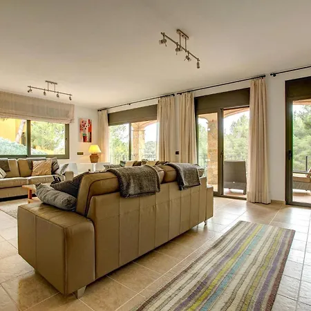 Villa Montgrí 27 *